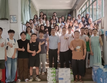 文法学院开展看望慰问暑期留校学生活动
