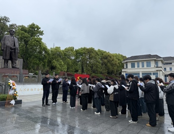 文法学院组织师生赴方志敏烈士陵园开展主题教育活动