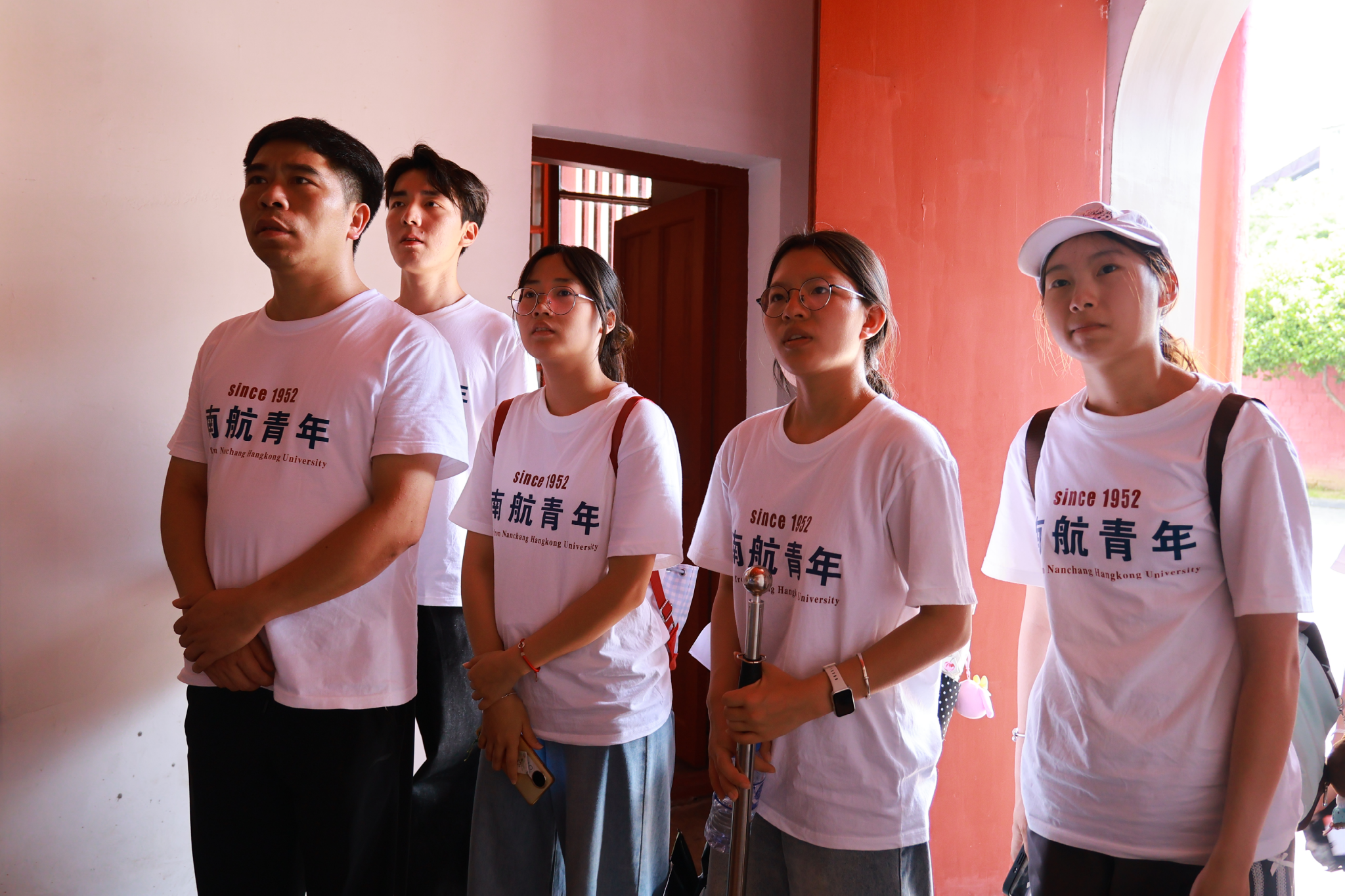 实践队参观秋收起义军事会议旧址