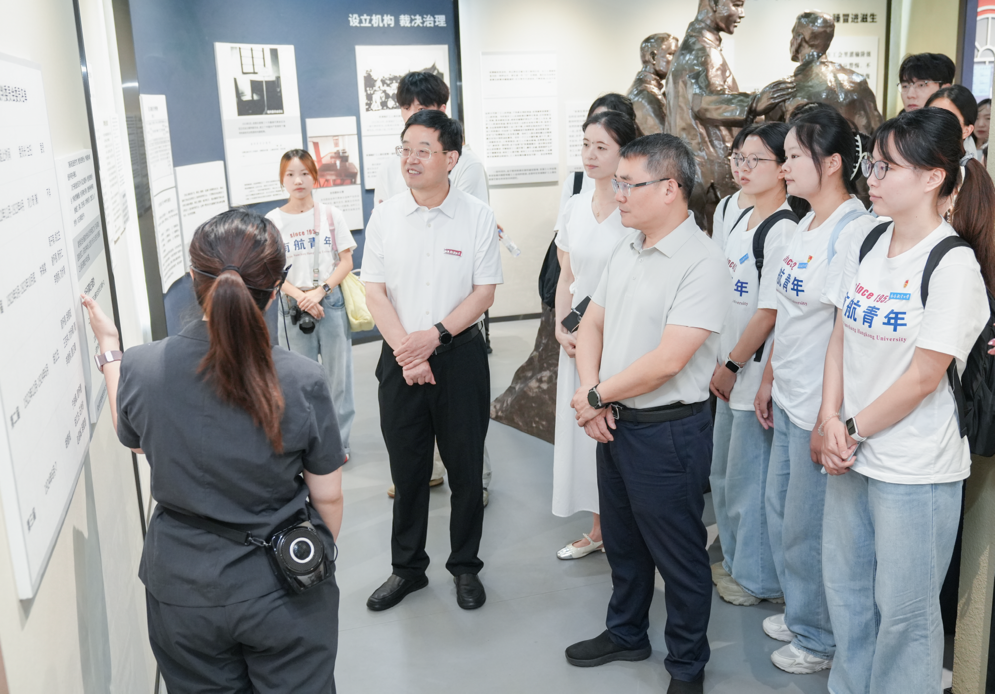 李德平书记和实践队参观法院初心文化基地