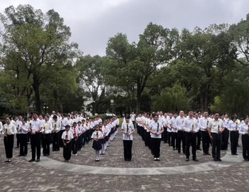学院组织师生参加烈士纪念日主题活动